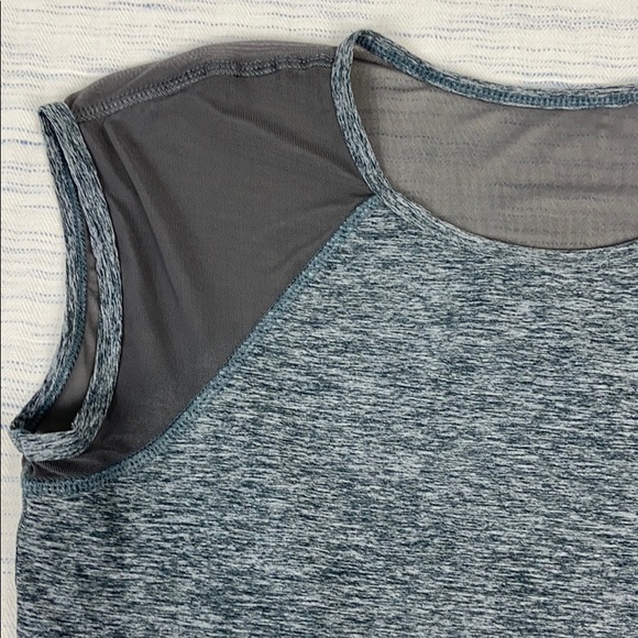 Reebok Workout Top with Mesh Shoulder Detail - Picture 4 of 6